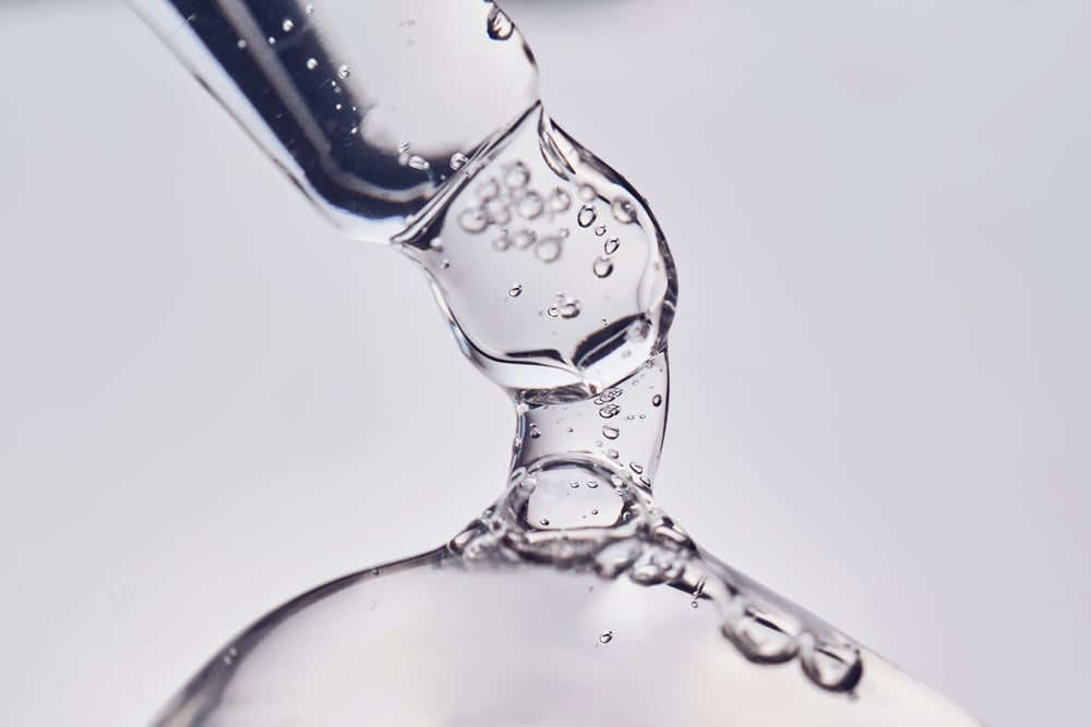 Hyaluronic Acid คือสารที่คอยเติมเต็มความยืดหยุ่นและหล่อเลี้ยงเซลล์ผิวให้ดูอิ่มเอิบ